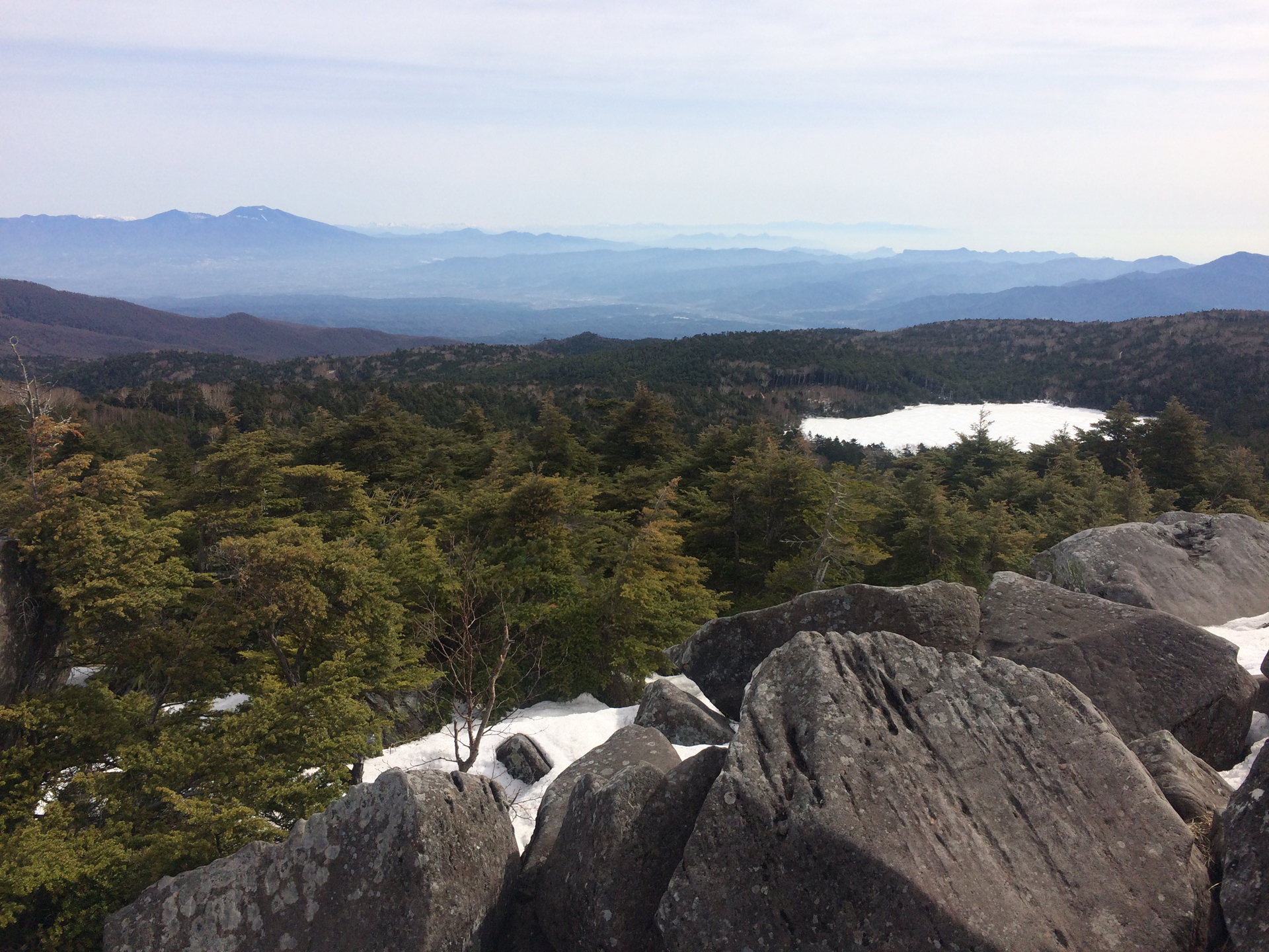 春の麦草峠 白駒の池 高見石小屋 黒百合ヒュッテ登山 単独テント泊 山log